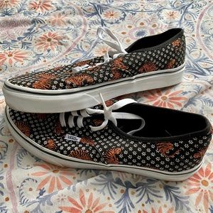 Low-top Vans Off the Wall